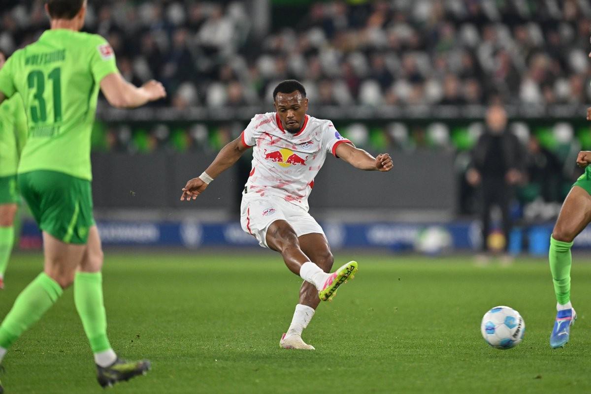 开云体育-记者：因雅克松交易存疑，拜仁在考虑租借莱比锡前锋奥蓬达